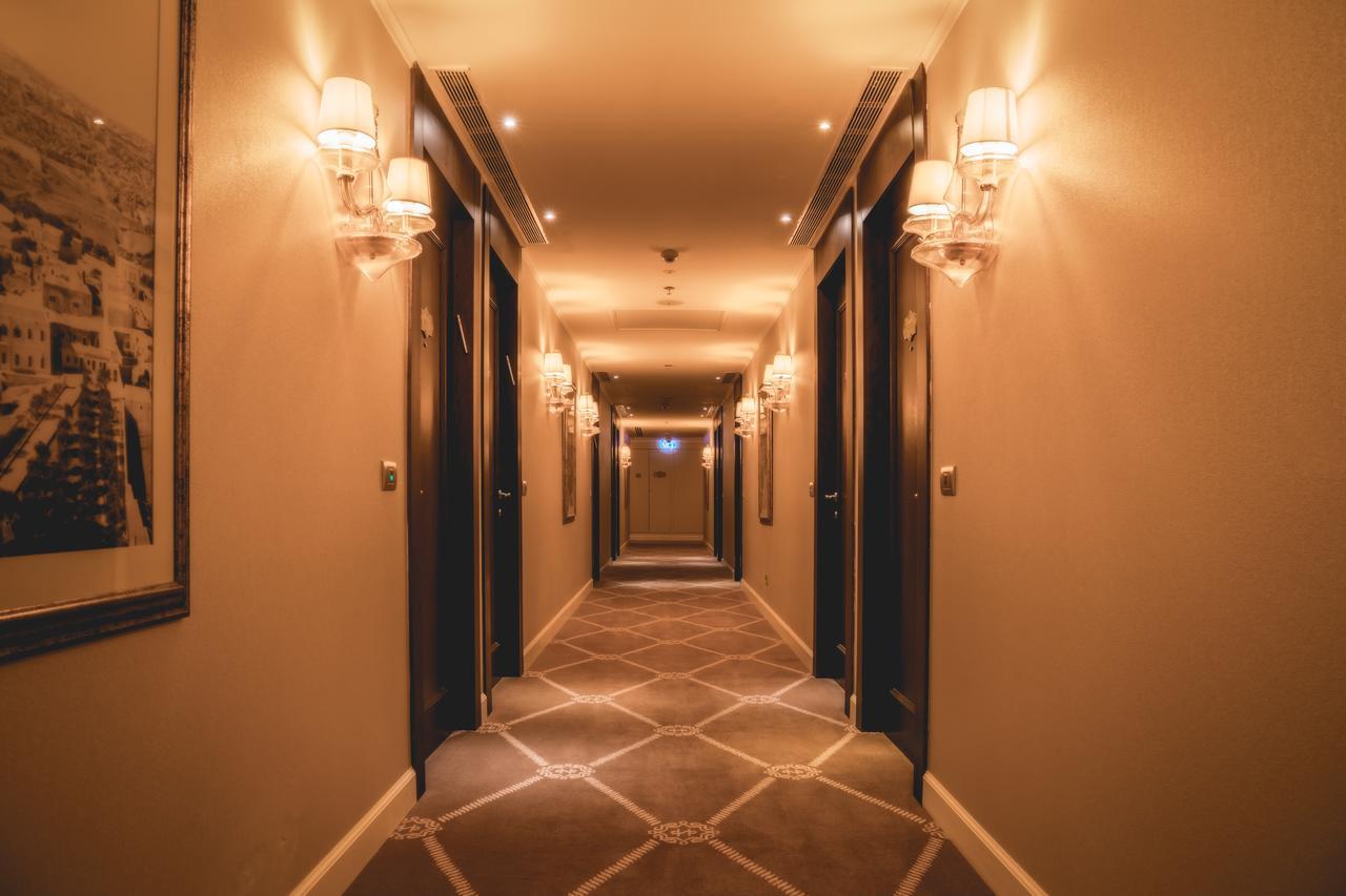 ハーバート サミュエル ホテル エルサレム エクステリア 写真 A corridor at the hotel