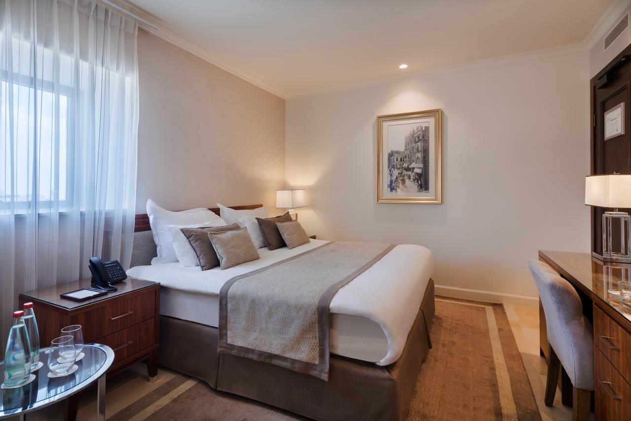 ハーバート サミュエル ホテル エルサレム エクステリア 写真 A bedroom at the hotel