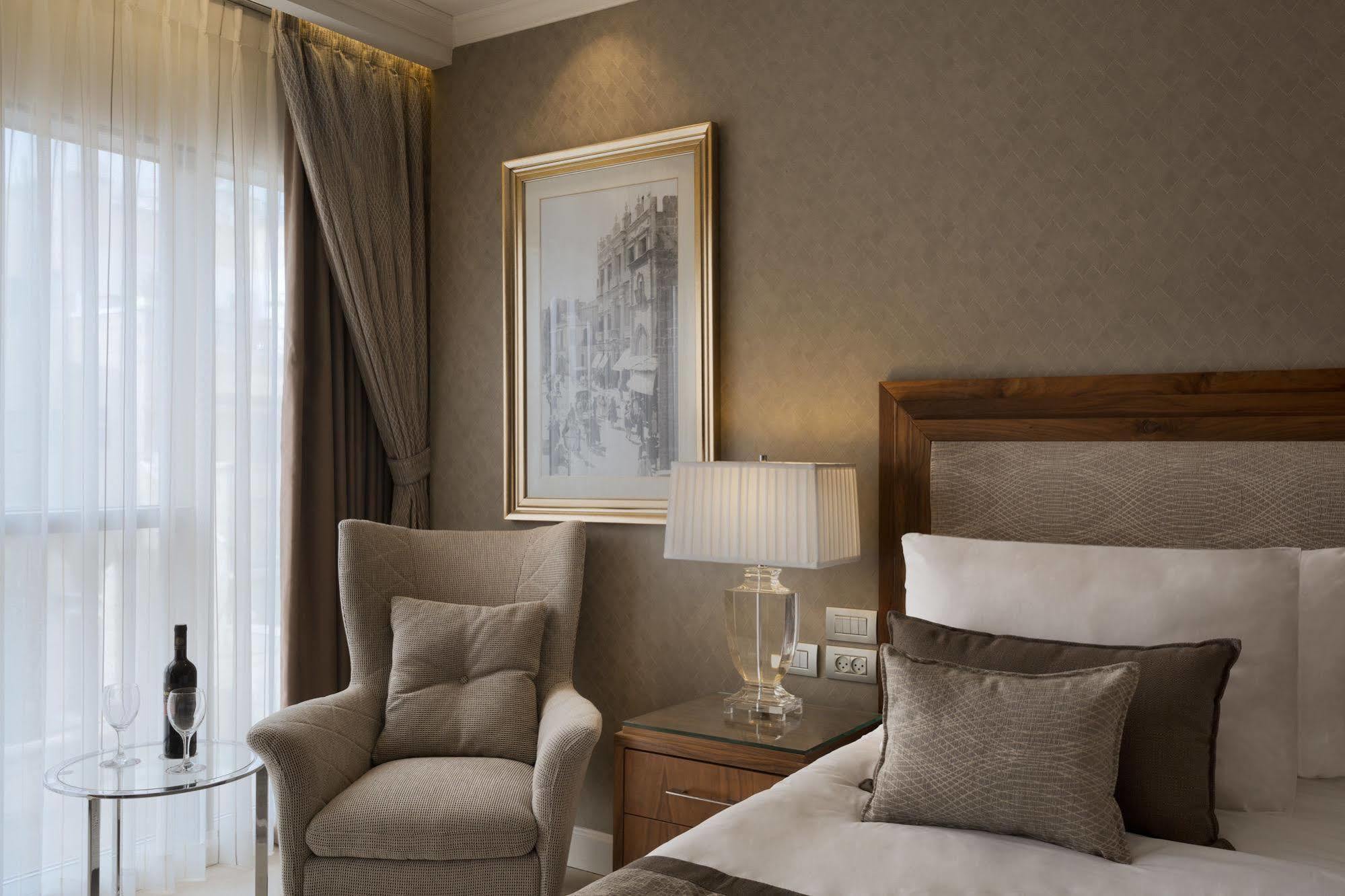 ハーバート サミュエル ホテル エルサレム エクステリア 写真 A bedroom at the hotel