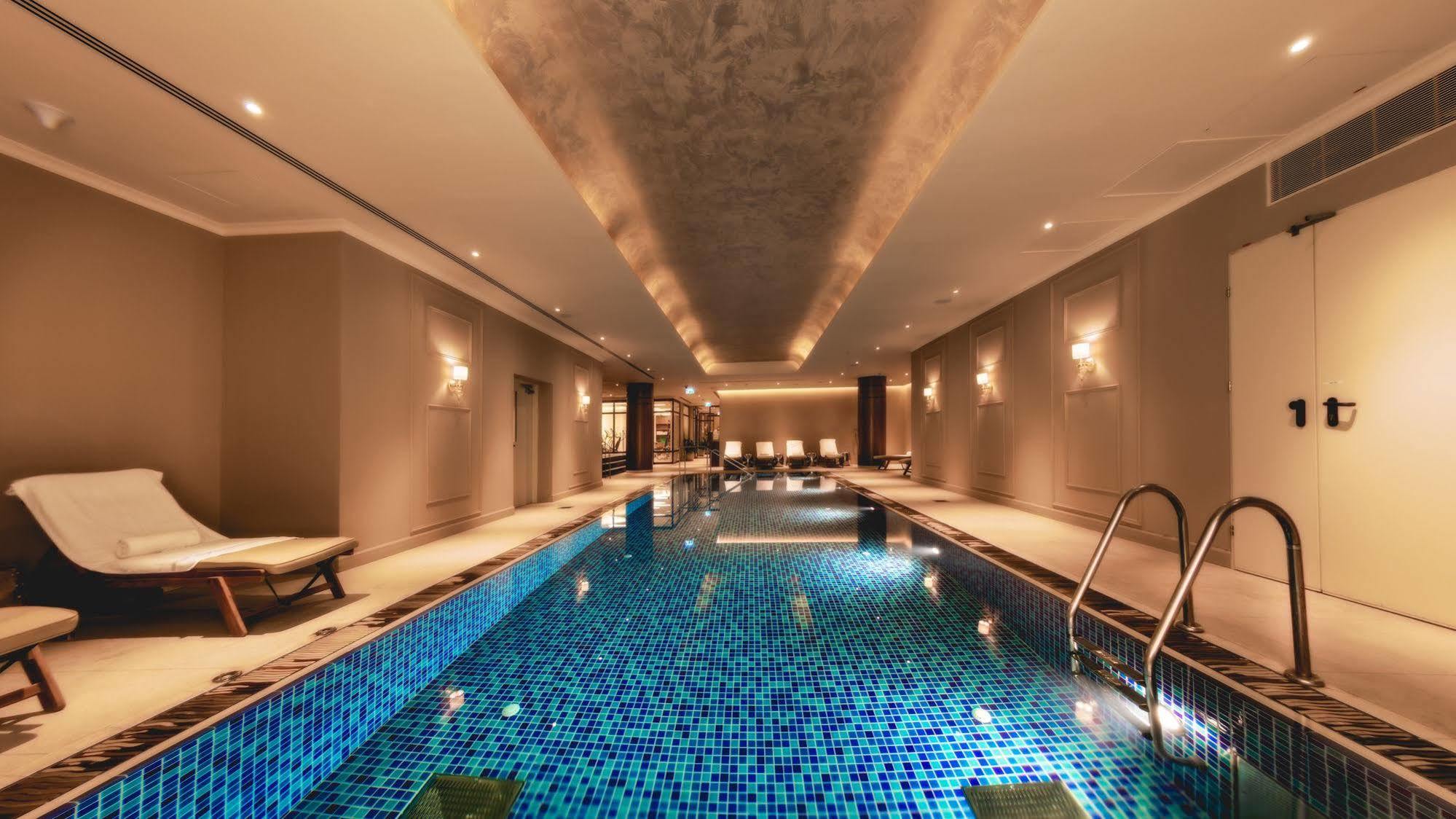 ハーバート サミュエル ホテル エルサレム エクステリア 写真 The swimming pool at the hotel